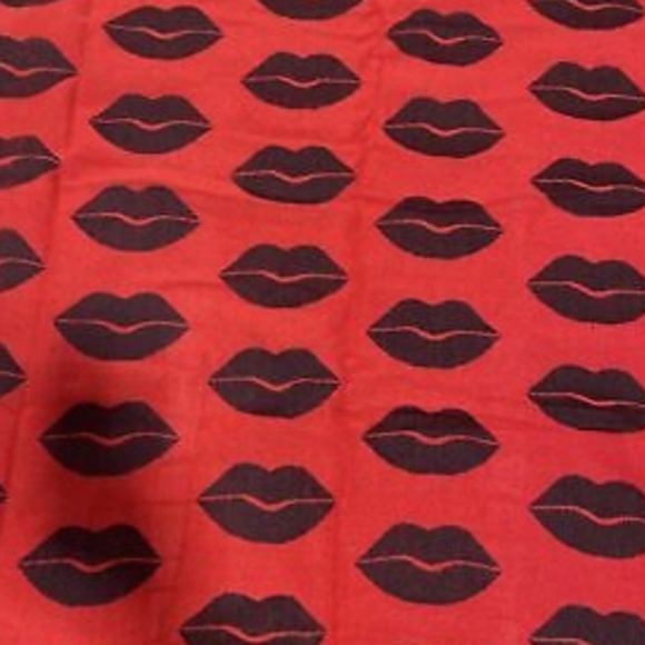 ♡SALE♡Victorias Secret Hot Lips Blanket Throw Limited Edition - Picture 5 of 16